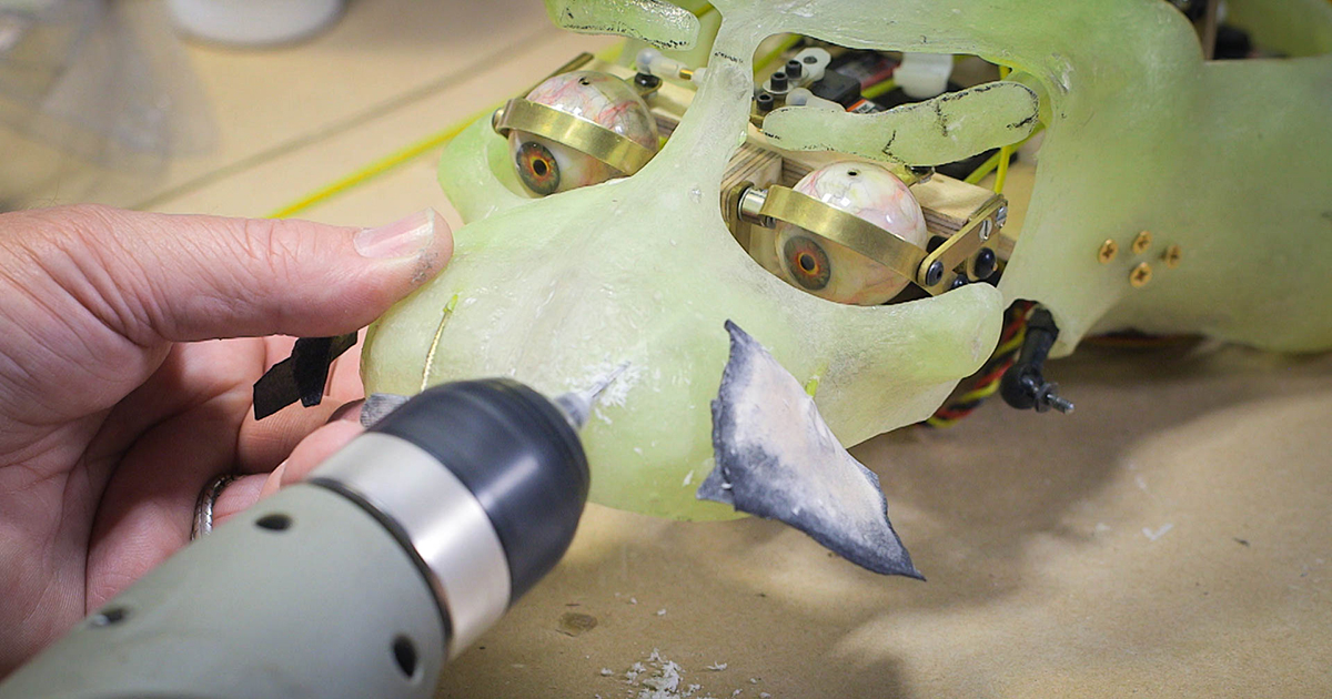 How to Build an Animatronic Head Part 4 - Lip Mechanisms, Skin Testing ...